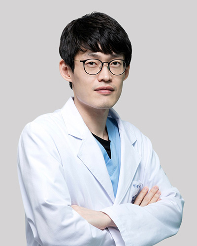 노블이야기방 이경진 원장 프로필 - 보건복지부 인증 작은 공간악안면외과 전문의, 서울대학교 이야기방대학이야기 공간 인턴·레지던트
